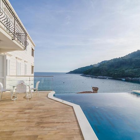 Pine Tree Boutique Apartments Saplunara Εξωτερικό φωτογραφία