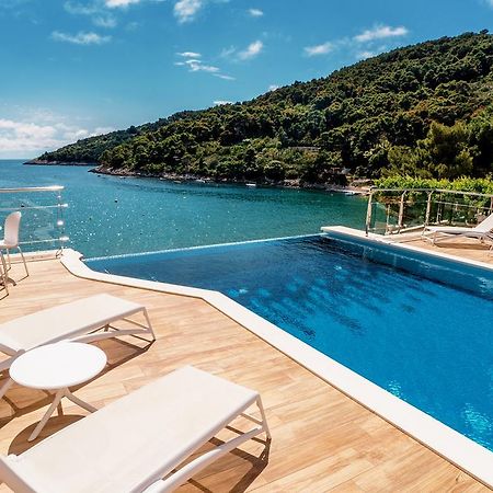 Pine Tree Boutique Apartments Saplunara Εξωτερικό φωτογραφία