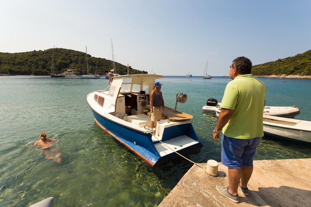 Pine Tree Boutique Apartments Saplunara Εξωτερικό φωτογραφία