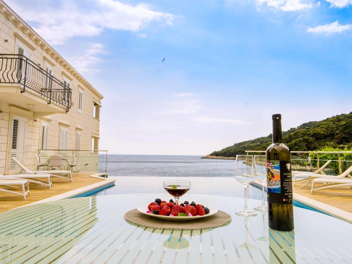 Pine Tree Boutique Apartments Saplunara Εξωτερικό φωτογραφία