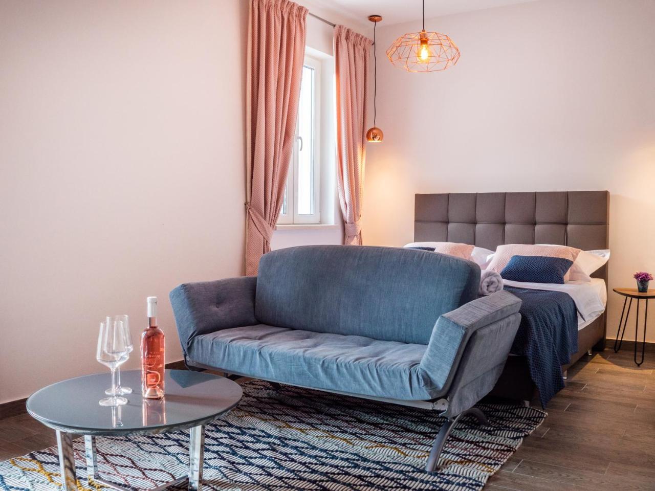 Pine Tree Boutique Apartments Saplunara Εξωτερικό φωτογραφία
