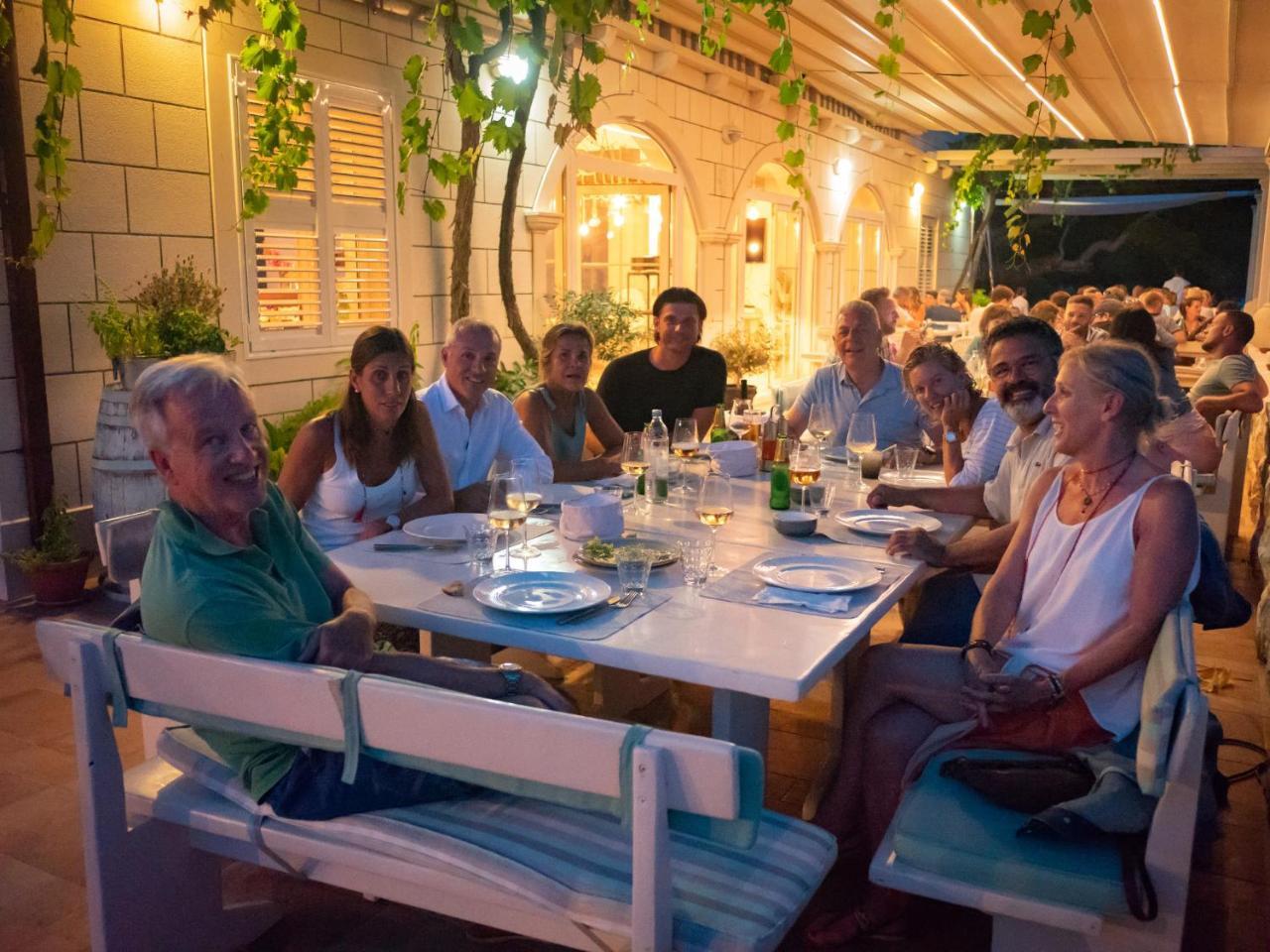 Pine Tree Boutique Apartments Saplunara Εξωτερικό φωτογραφία