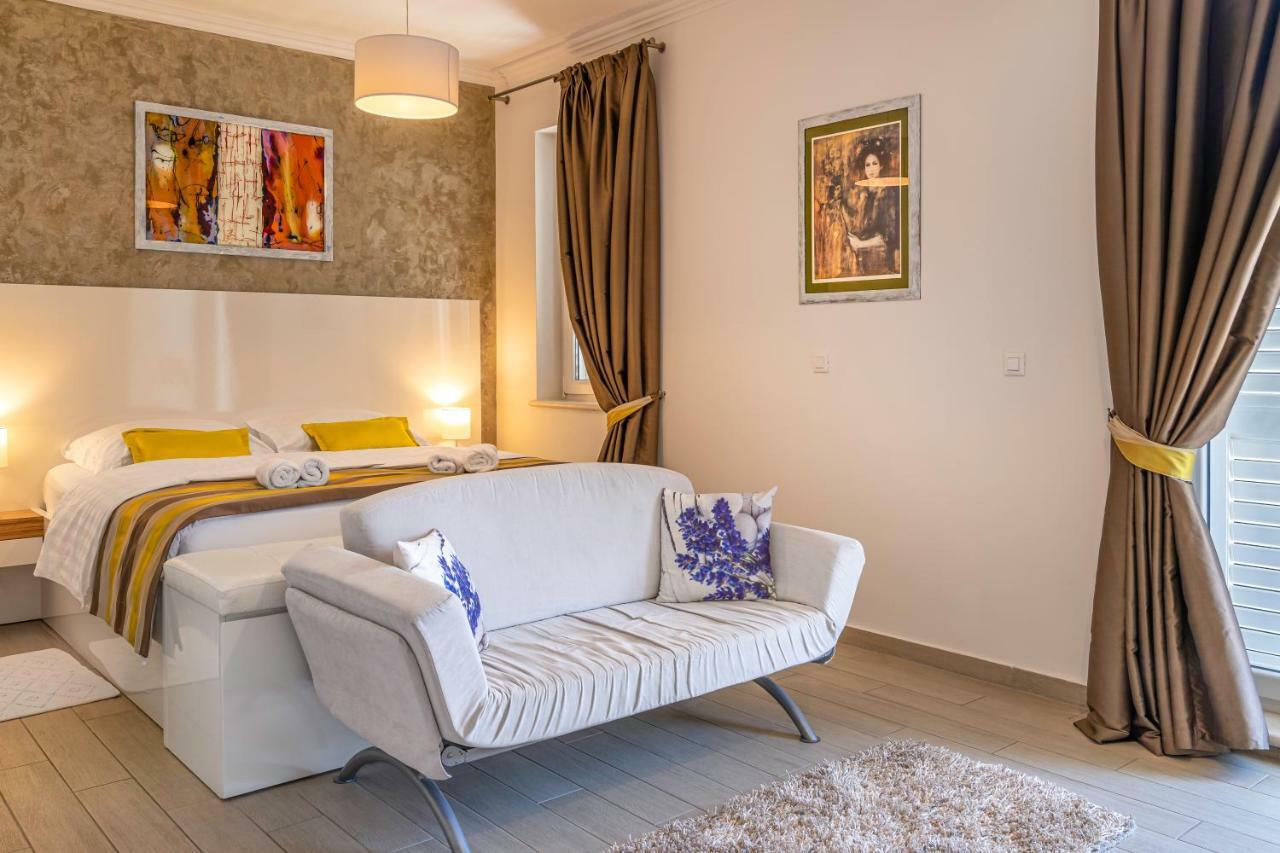 Pine Tree Boutique Apartments Saplunara Εξωτερικό φωτογραφία