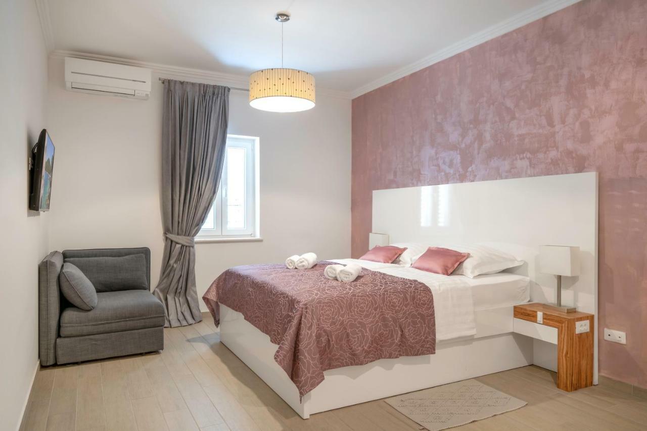 Pine Tree Boutique Apartments Saplunara Εξωτερικό φωτογραφία