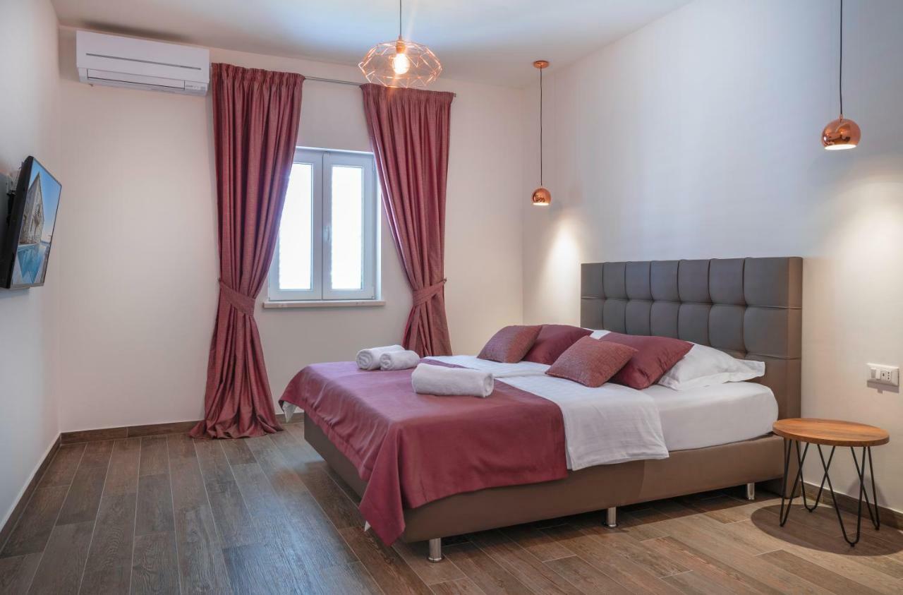 Pine Tree Boutique Apartments Saplunara Εξωτερικό φωτογραφία