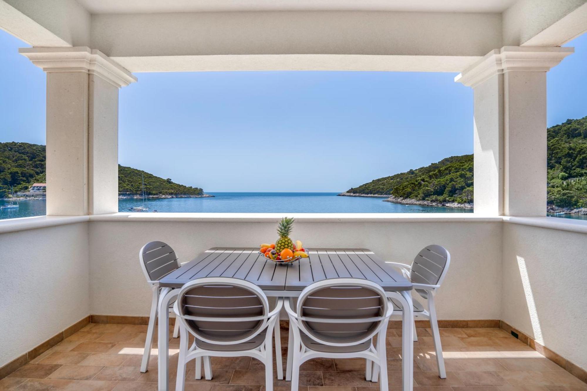 Pine Tree Boutique Apartments Saplunara Εξωτερικό φωτογραφία