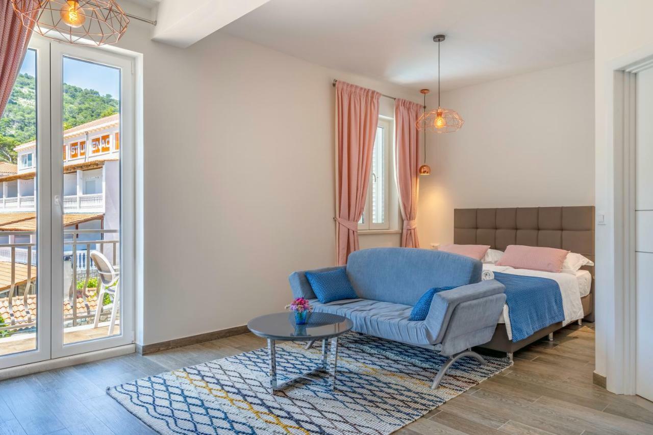 Pine Tree Boutique Apartments Saplunara Εξωτερικό φωτογραφία